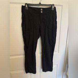 ATHLETA women’s black athletic capri pants size 4‎